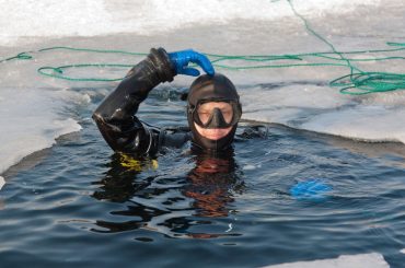 Eisige Tiefen: Entdecke die Faszination des Eistauchens