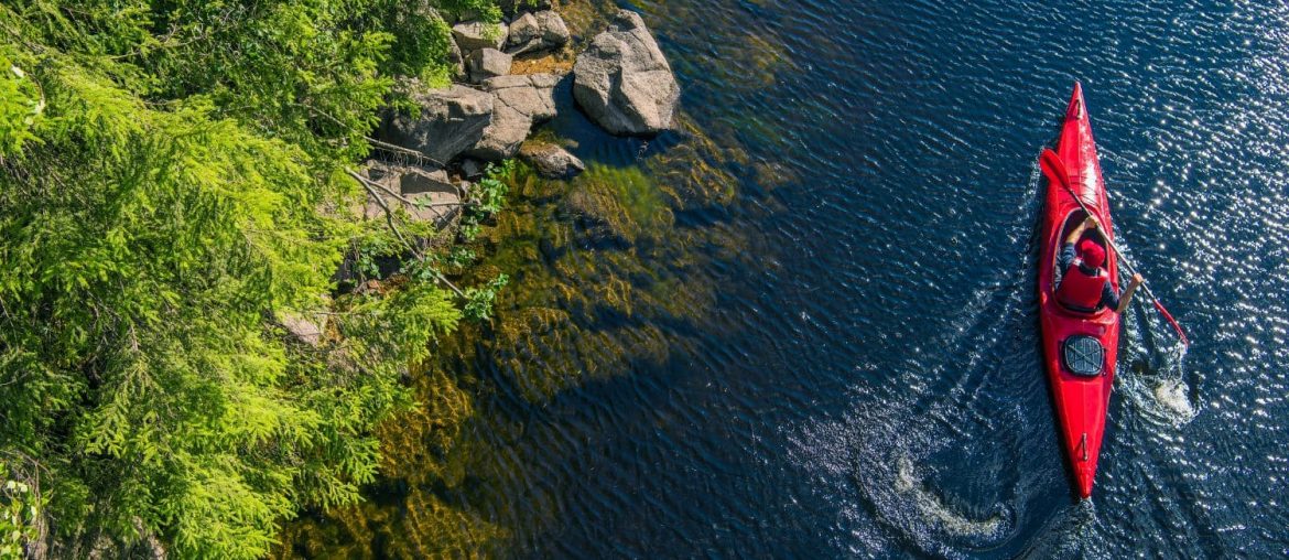 Wilde Flüsse, stille Seen: Kajakfahren als abenteuerliches Hobby